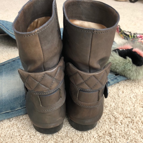 Authentic CHANEL Aged Moto Ankle Quilted BOOTS - Picture 5 of 8